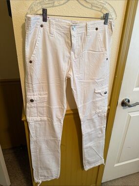 Women’s  True Religion 28”  White Cargo Pants